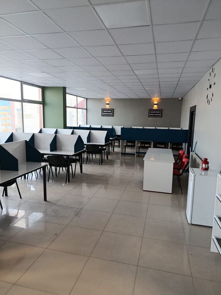 Klimalı ve Ferah Ders Çalışma Salonu